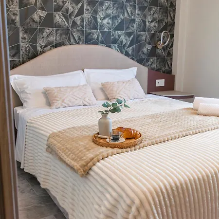 Apartment Miki - Sammartini 33-2